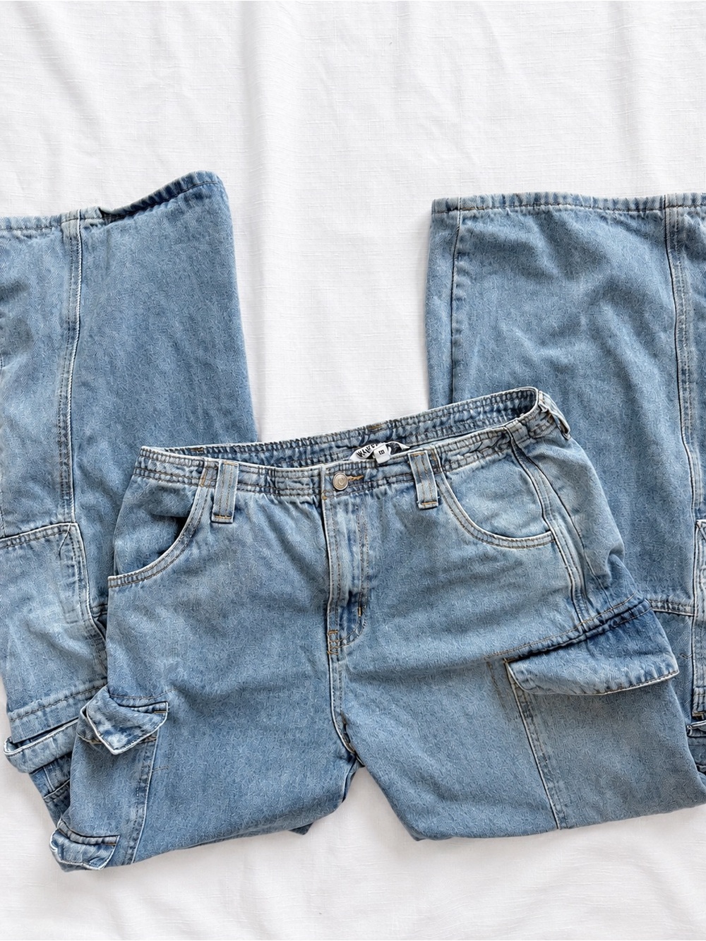 Walter Baker Women’s Light Wash Cargo Jeans Size 10 Wide Leg Utility Y2K Baggy - Picture 1 of 8